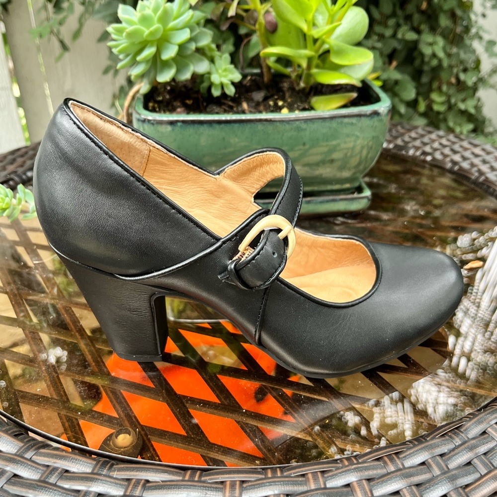 Women’s 7.5 Miranda black heels